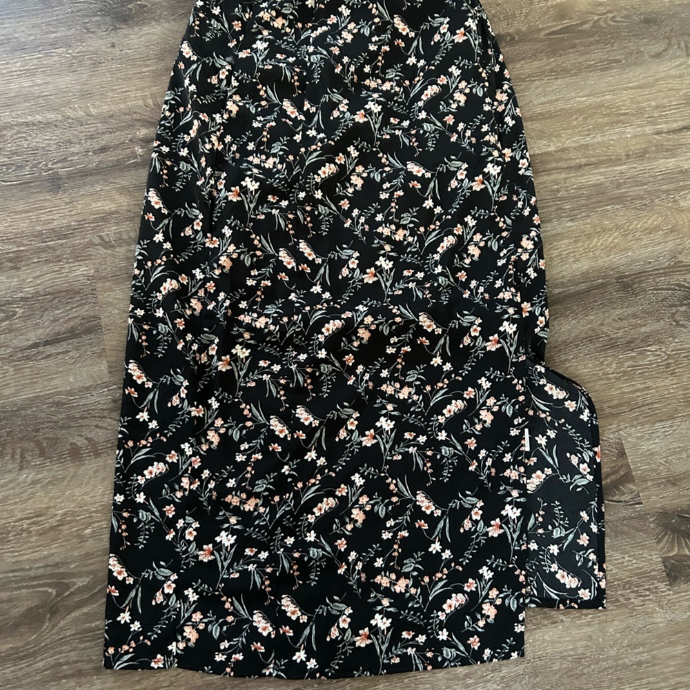 Long floral skirt with low side slit  size s
